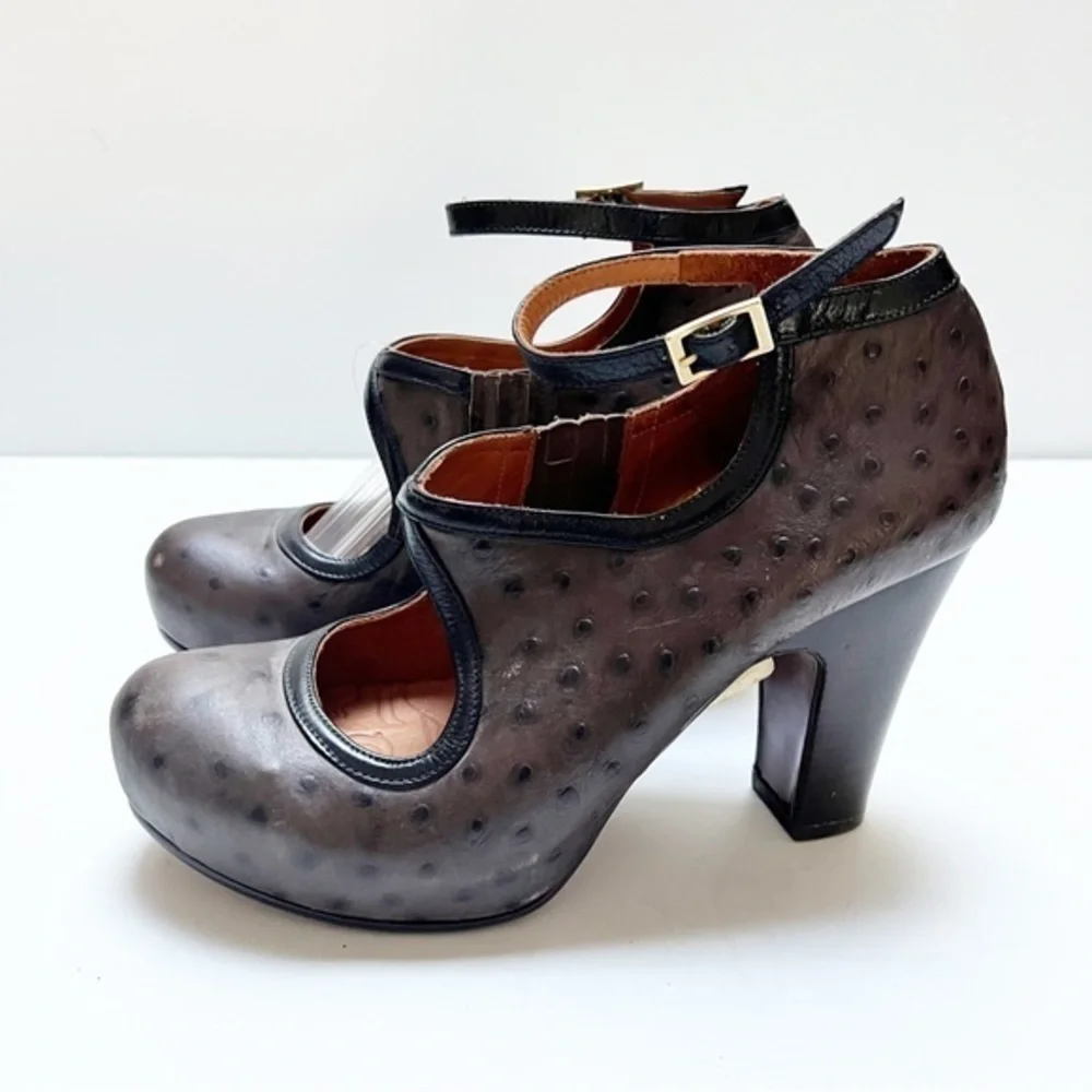 💋Anthropologie leather Chie Mithras heels. Size 37.5 or size 7 in US